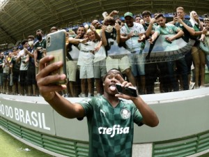 Estafe de Endrick diz que "próximo passo" é renovar, e Palmeiras se vê blindado contra assédio europeu