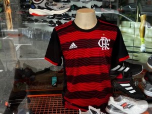 Novo uniforme 1 do Flamengo vaza na internet; veja a peça