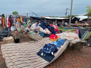 Feirantes têm barracas e produtos destruídos durante chuva em Juazeiro do Norte, no Ceará