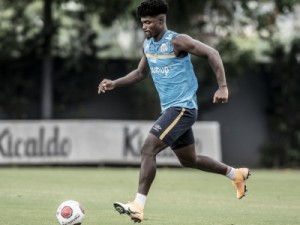 Santos faz treino no horário do jogo para se adaptar à partida pela manhã (e ao calor)