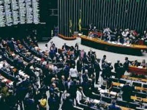 Lançamentos de pré-candidaturas a presidente aceleram negociações para trocas de partido na Câmara