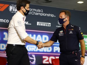 Toto Wolff se arrepende de brigas com chefe da RBR na F1 em 2021