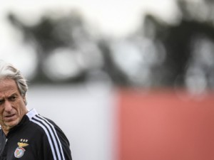 Líder para o elenco e paz com a torcida: por que o Corinthians quer um técnico "medalhão"