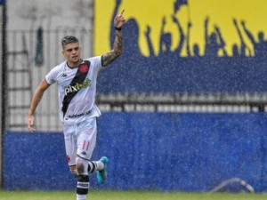 Gabriel Pec faz golaço, Vasco vence Madureira e segue invicto no Carioca