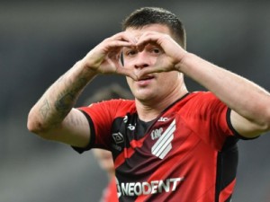 Fortaleza anuncia Renato Kayzer como novo reforço