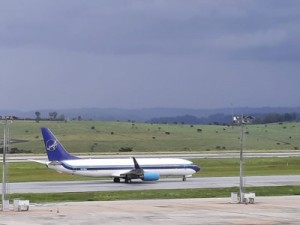 Humilhante: Deportada dos EUA: mulheres mostravam seios por alimentos