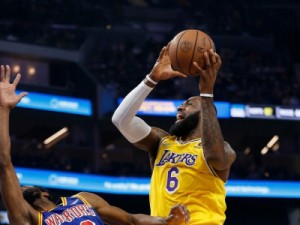 LeBron James se torna o maior pontuador da história da NBA