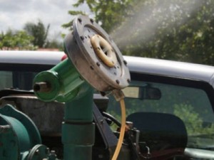 Endemias de Barbalha começa combate ao Aedes aegypti com carro fumacê