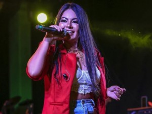 Cantora Paulinha Abelha, da Calcinha Preta, é transferida de hospital em Aracaju