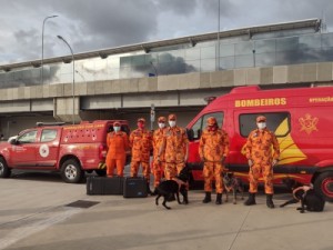 Corpo de Bombeiros do Ceará envia reforço de militares, cães treinados e equipamentos para Petrópolis, no RJ