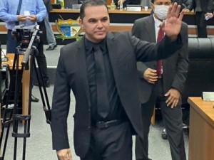 Jalser Renier perde mandato por quebra de decoro após 27 anos como deputado