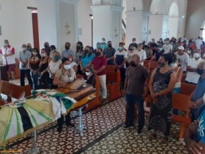 Barbalhenses lotam igreja para despedidas ao radialista “Baixinho”