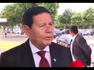 Mourão critica ideia de intervenção nos preços dos combustíveis e diz que proposta leva a 'bagunça'
