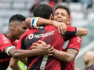 No sufoco, Athletico bate o Londrina nos pênaltis e avança à semifinal