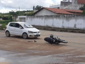 Barbalha: Acidente entre moto e carro, motoqueiro com várias escoriações pelo corpo