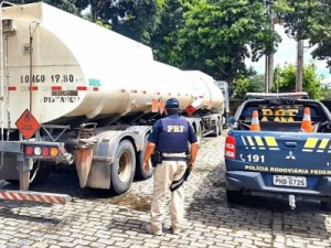 Polícia Rodoviária apreende carga de combustível avaliada em R$ 220 mil em caso de suspeita de sonegação