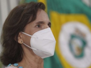 Izolda Cela é a primeira governadora efetiva do Ceará em 489 anos