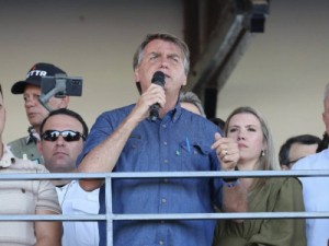 Em evento com tom de campanha, Bolsonaro faz discurso com recados ao STF