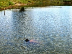 Idoso morre em açude quando pescava com o neto em Farias Brito