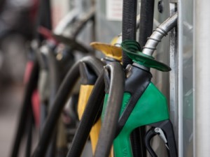 Preço da gasolina sobe pela 3ª semana seguida e volta a marcar novo recorde no país