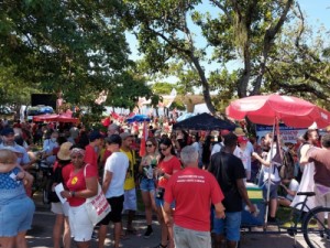 Manifestantes vão às ruas para protestar contra Bolsonaro no 1º de Maio