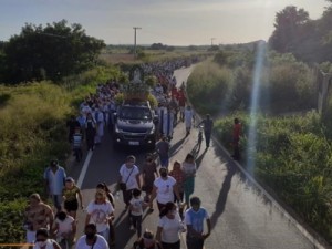 Milhares de fieis participam das caminhadas “Seguindo os Passos de Maria” em Barbalha