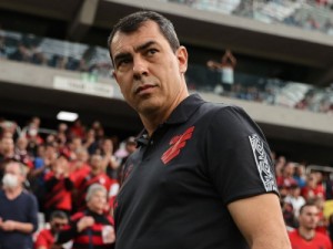 Depois de goleada 5 x 0 na Libertadores, Carille é demitido do Athletico