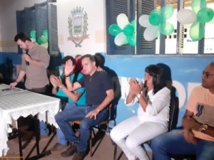 Prefeito e outras autoridades assinam convênio com o estado para estrada da Santa Tereza