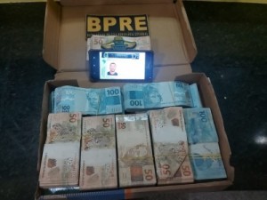 Motorista é levado à delegacia após ser flagrado transportando R$ 170 mil em veículo no interior do Ceará