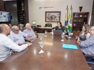 overnadora Izolda Cela recebe investidores da primeira refinaria do Ceará