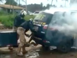 Policiais envolvidos na morte de homem em "câmara de gás" são afastados