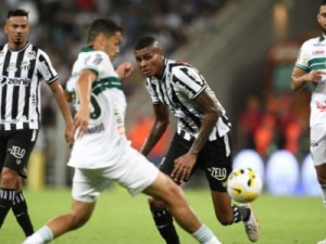 Ceará sofre gol no fim e empata em casa com o Coritiba pela Série A