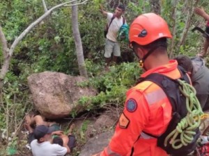 Jovem sobrevive após cair em penhasco de 150 metros em serra no interior do Ceará