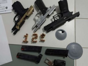 PMCE localiza pistolas em veículo e prende suspeito em Caucaia