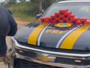 PRF-CE prende motorista com 20 quilos de pasta base de cocaína