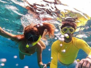 Marina Ruy Barbosa posa com namorado em mergulho nas Maldivas e fotos encantam seguidores