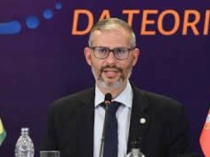 Comissão da Câmara convoca ministro da Educação para explicar suspeitas na gestão de Milton Ribeiro