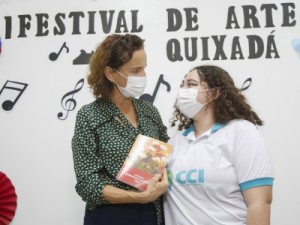 Governadora Izolda Cela inaugura em Quixadá 19º Centro Cearense de Idiomas e nova estação de tratamento de água