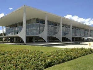 Às vésperas da votação da PEC das Eleições, governo acelera liberação de emendas do 'orçamento secreto'