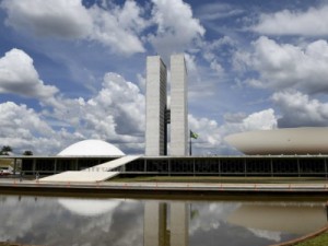 Oposição na Câmara diz que tentará obstruir votação da PEC que concede benefícios sociais
