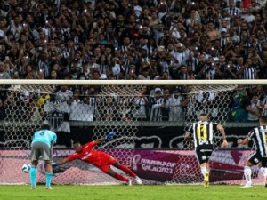 Hulk faz de pênalti e põe o Atlético nas quartas da Libertadores