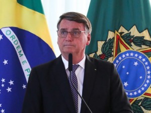 Aliados veem reunião de Bolsonaro com embaixadores como 'tiro no pé' e tática diversionista em meio a escândalos