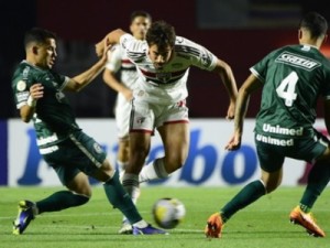 São Paulo leva gol do Goiás no fim e empata a quarta seguida no Brasileirão
