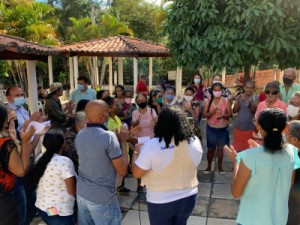 Forró na Feira de Economia Solidária Público da Melhor Idade na Escola de Saberes, dia 12