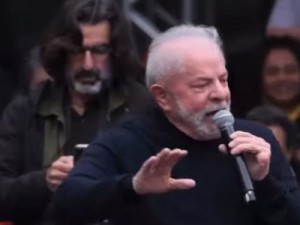 Lula diz que o povo irá colocar a faixa presidencial nele