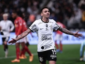 Corinthians bate o Bragantino, volta a vencer após três rodadas e segue no G-4