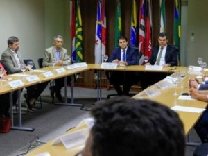 TRE-CE celebra acordo com partidos para combater desinformação nas eleições do Ceará