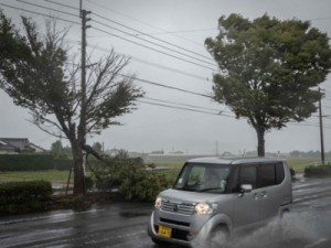 Tufão Nanmadol atinge o Japão e deixa milhares de refugiados em abrigos