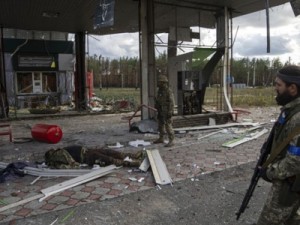 Russos em fuga deixam corpos de soldados para trás