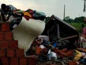 Bebê de seis meses morre após ser arremessado a 30 metros de distância durante vendaval